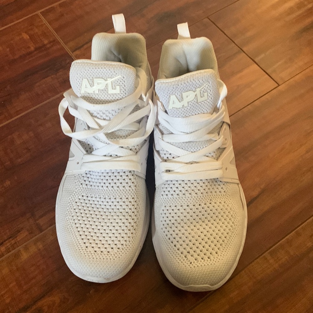 APL Running shoes